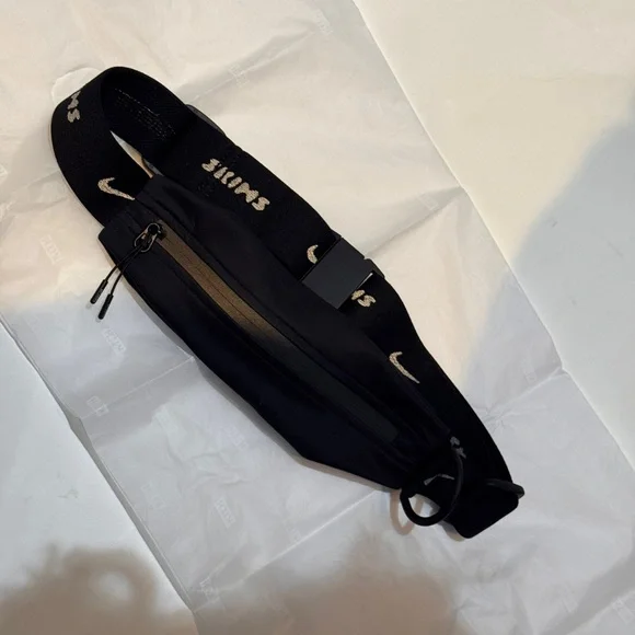 SKIMS Nike Waist Purse - Picture 2 of 9